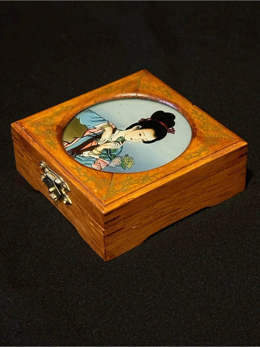 Vintage Hinged Wooden Japanese Lady Trinket Box